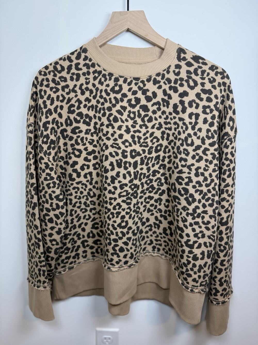 American Eagle NWT Women’s Small Cheetah Print Sweatshirt Casual Comfy Pullover